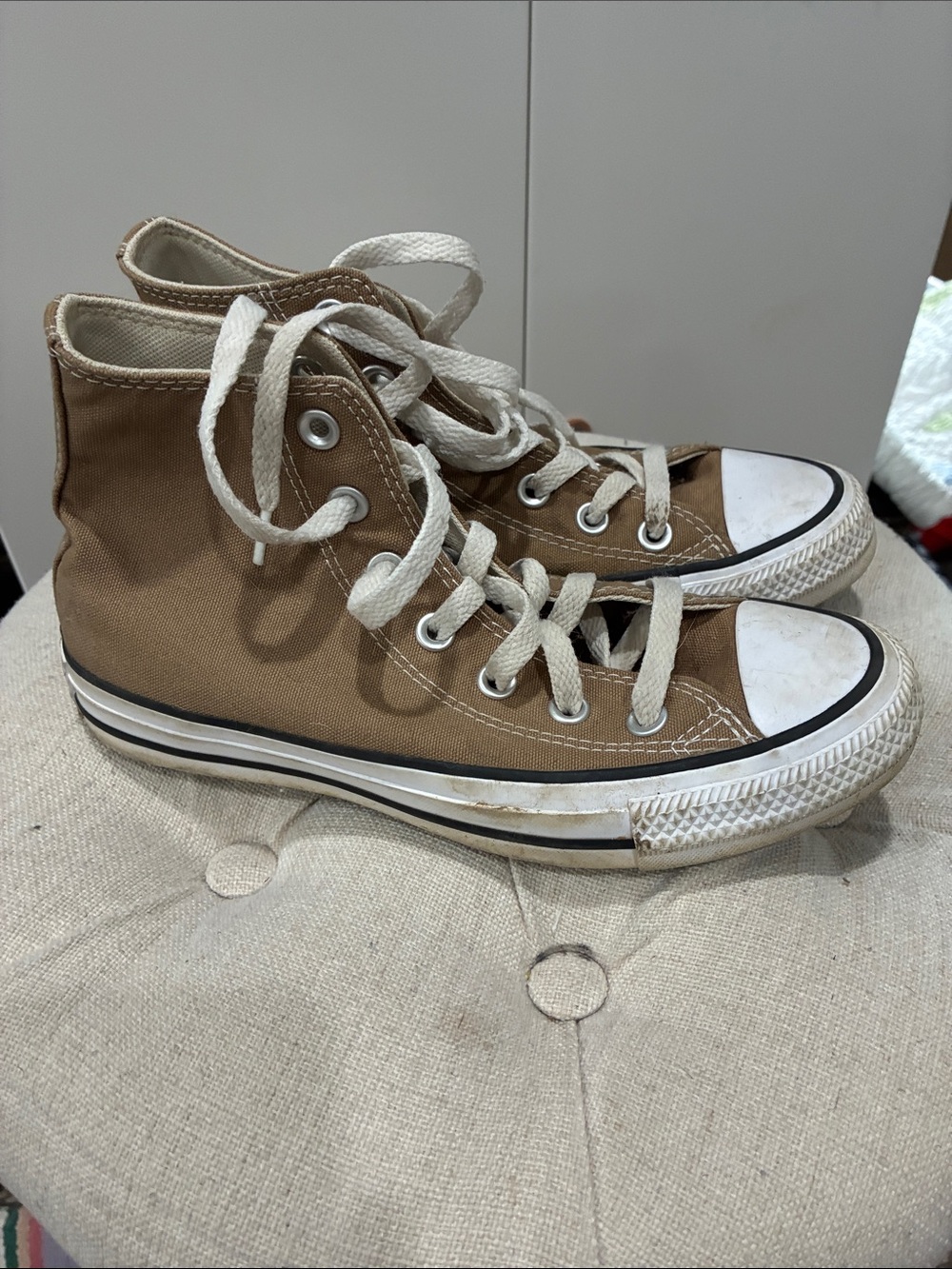 Women’s sz 6 Converse High Tops
